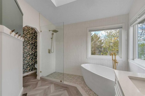 941 Riverview Place Se, Calgary, AB - Indoor Photo Showing Bathroom
