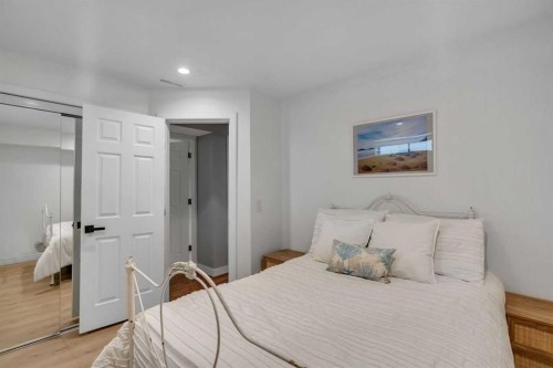941 Riverview Place Se, Calgary, AB - Indoor Photo Showing Bedroom
