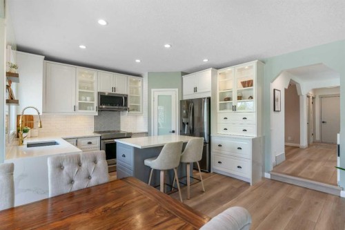 941 Riverview Place Se, Calgary, AB - Indoor Photo Showing Kitchen With Upgraded Kitchen