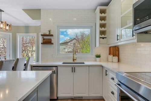 941 Riverview Place Se, Calgary, AB - Indoor Photo Showing Kitchen