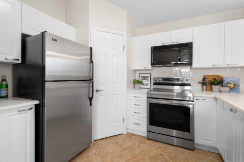 49 Martin Crossing Green Ne, Calgary, AB - Indoor Photo Showing Kitchen
