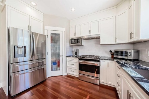 425 36 Avenue Nw, Calgary, AB - Indoor Photo Showing Kitchen With Upgraded Kitchen