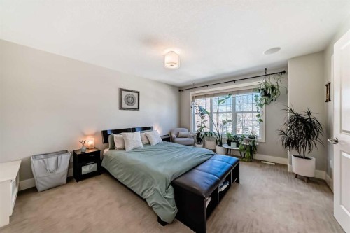 425 36 Avenue Nw, Calgary, AB - Indoor Photo Showing Bedroom