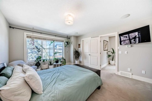425 36 Avenue Nw, Calgary, AB - Indoor Photo Showing Bedroom