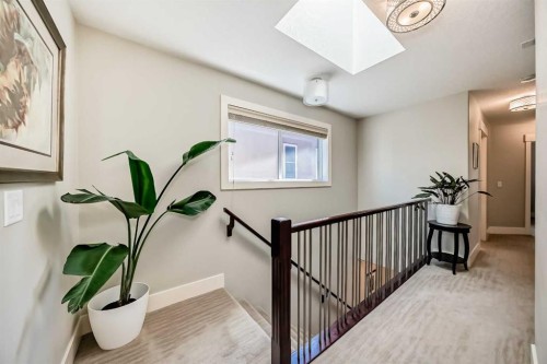 425 36 Avenue Nw, Calgary, AB - Indoor Photo Showing Other Room