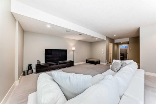 425 36 Avenue Nw, Calgary, AB - Indoor Photo Showing Other Room