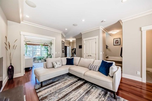 425 36 Avenue Nw, Calgary, AB - Indoor Photo Showing Living Room