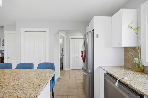 39 Panora Square Nw, Calgary, AB - Indoor Photo Showing Kitchen