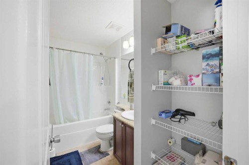 39 Panora Square Nw, Calgary, AB - Indoor Photo Showing Bathroom