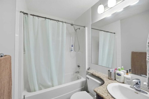 39 Panora Square Nw, Calgary, AB - Indoor Photo Showing Bathroom