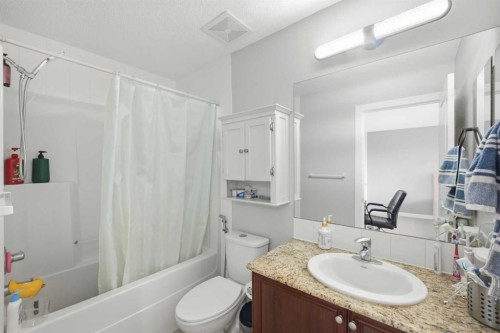 39 Panora Square Nw, Calgary, AB - Indoor Photo Showing Bathroom