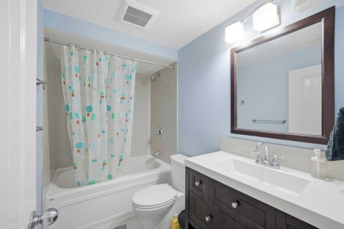 39 Panora Square Nw, Calgary, AB - Indoor Photo Showing Bathroom