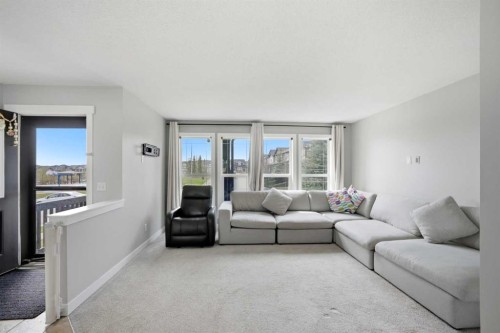 39 Panora Square Nw, Calgary, AB - Indoor Photo Showing Living Room