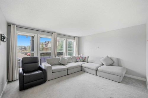 39 Panora Square Nw, Calgary, AB - Indoor Photo Showing Living Room