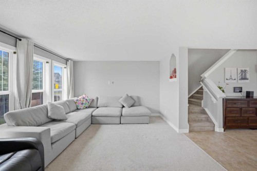 39 Panora Square Nw, Calgary, AB - Indoor Photo Showing Living Room