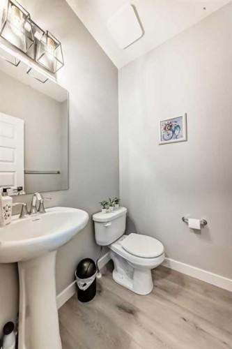 15053 37 Street Sw, Calgary, AB - Indoor Photo Showing Bathroom