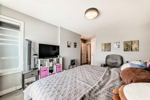 15053 37 Street Sw, Calgary, AB - Indoor Photo Showing Bedroom