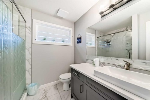 15053 37 Street Sw, Calgary, AB - Indoor Photo Showing Bathroom