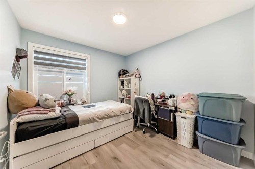 15053 37 Street Sw, Calgary, AB - Indoor Photo Showing Bedroom