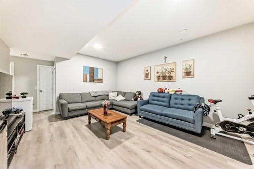 15053 37 Street Sw, Calgary, AB - Indoor