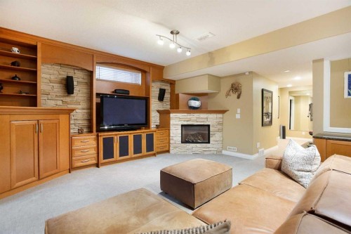 30 Discovery Ridge Gardens Sw, Calgary, AB 