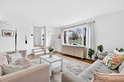 465 Killarney Glen Court SW Calgary, AB T3E 7H4