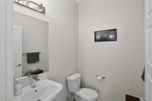 210 Nolanlake Villas Nw, Calgary, AB - Indoor Photo Showing Bathroom