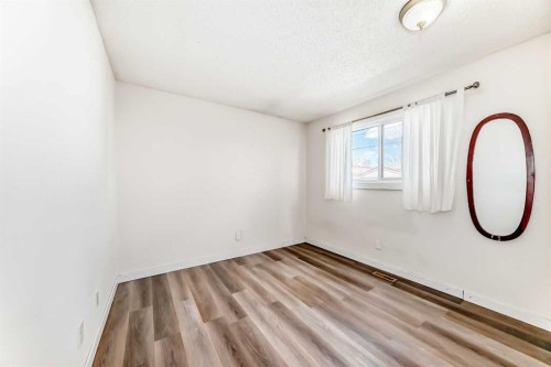 4208 58 Street Ne, Calgary, AB - Indoor Photo Showing Other Room
