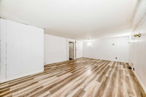 4208 58 Street Ne, Calgary, AB - Indoor Photo Showing Other Room