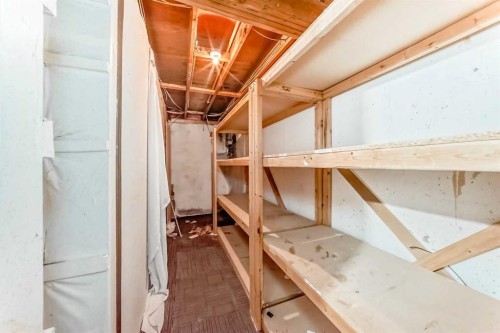4208 58 Street Ne, Calgary, AB - Indoor Photo Showing Other Room