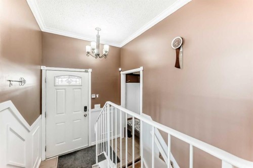 4208 58 Street Ne, Calgary, AB - Indoor Photo Showing Other Room