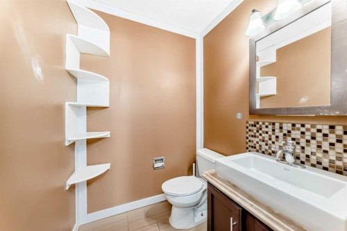 4208 58 Street Ne, Calgary, AB - Indoor Photo Showing Bathroom