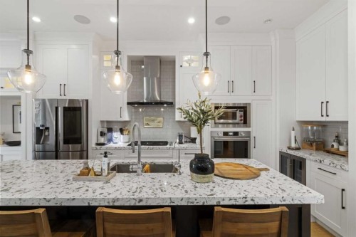 2012 49 Avenue Sw, Calgary, AB - Indoor Photo Showing Kitchen With Upgraded Kitchen