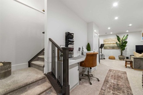 2012 49 Avenue Sw, Calgary, AB - Indoor