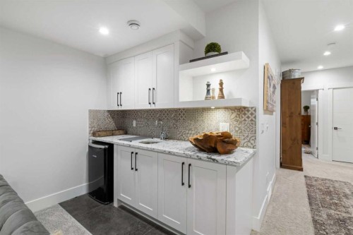 2012 49 Avenue Sw, Calgary, AB - Indoor Photo Showing Kitchen