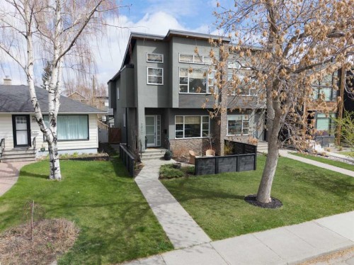 2012 49 Avenue Sw, Calgary, AB - Outdoor With Facade