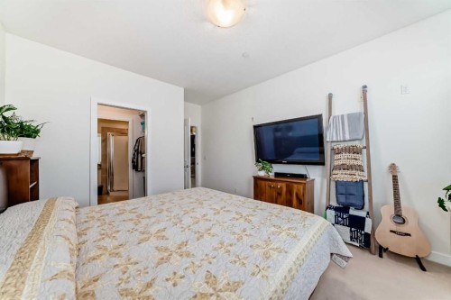 116-1005A Westmount Drive, Strathmore, AB - Indoor Photo Showing Bedroom