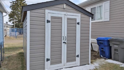 #3-5853 4 Street West, Claresholm, AB 