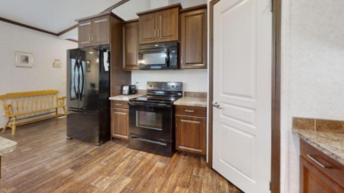 #3-5853 4 Street West, Claresholm, AB 