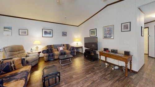 #3-5853 4 Street West, Claresholm, AB 