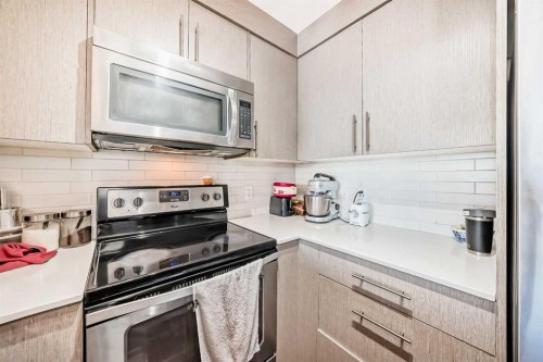 6409-302 Skyview Ranch Drive Ne, Calgary, AB - Indoor Photo Showing Kitchen
