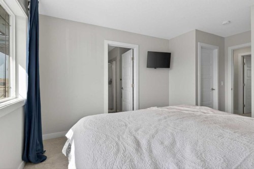 394 Sundown Road, Cochrane, AB - Indoor Photo Showing Bedroom