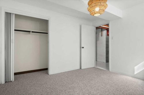 20 Brampton Crescent Sw, Calgary, AB - Indoor Photo Showing Bedroom