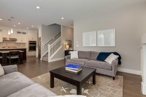 76 Dieppe Drive Sw, Calgary, AB - Indoor Photo Showing Living Room