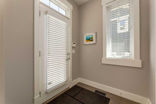 76 Dieppe Drive Sw, Calgary, AB - Indoor Photo Showing Other Room