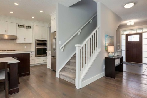 76 Dieppe Drive Sw, Calgary, AB - Indoor Photo Showing Kitchen With Upgraded Kitchen