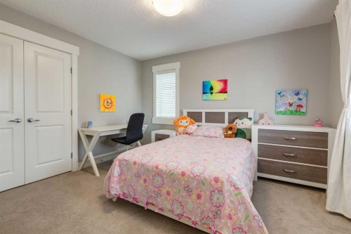 76 Dieppe Drive Sw, Calgary, AB - Indoor Photo Showing Bedroom