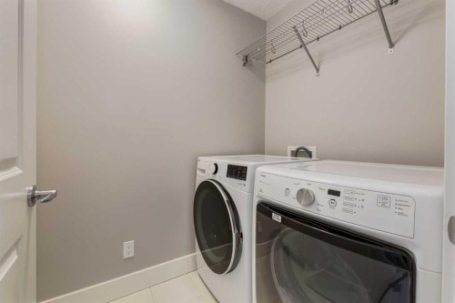 76 Dieppe Drive Sw, Calgary, AB - Indoor Photo Showing Laundry Room