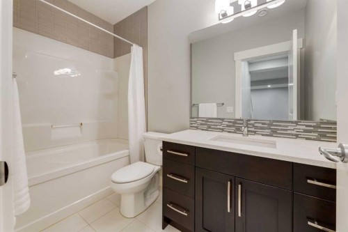 76 Dieppe Drive Sw, Calgary, AB - Indoor Photo Showing Bathroom