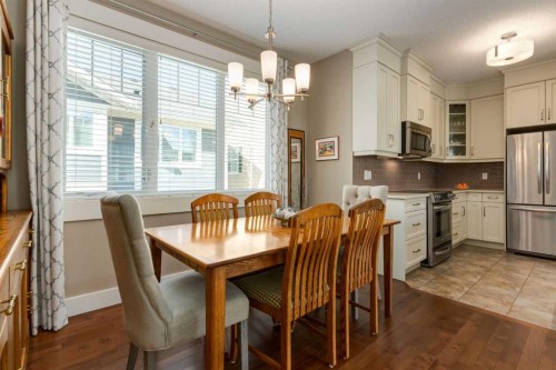 76 Dieppe Drive Sw, Calgary, AB - Indoor Photo Showing Other Room